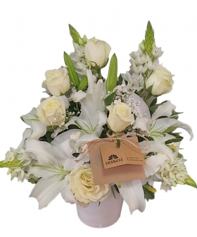 Kokulu Zambak Lilium candidum ve Beyaz Güller